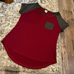 5/$15⚡️Zine Burgundy & Grey Short Sleeve Baseball Pocket Tee Shirt Size Small